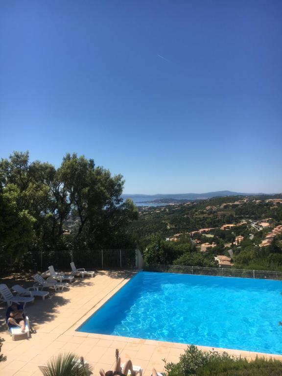 joli 2 pieces vue mer , piscine proche ste Maxime résidence BELLEVUE, Roquebrune-sur Argens