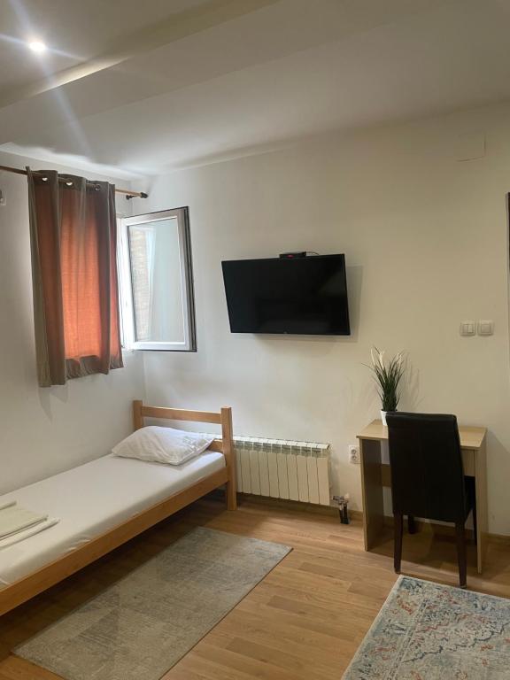 Sleep and go L E F T RIVER Belgrade - 4