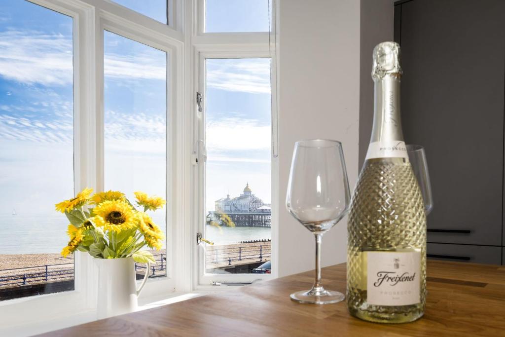 Pier View - stylish flat with sea views, Eastbourne