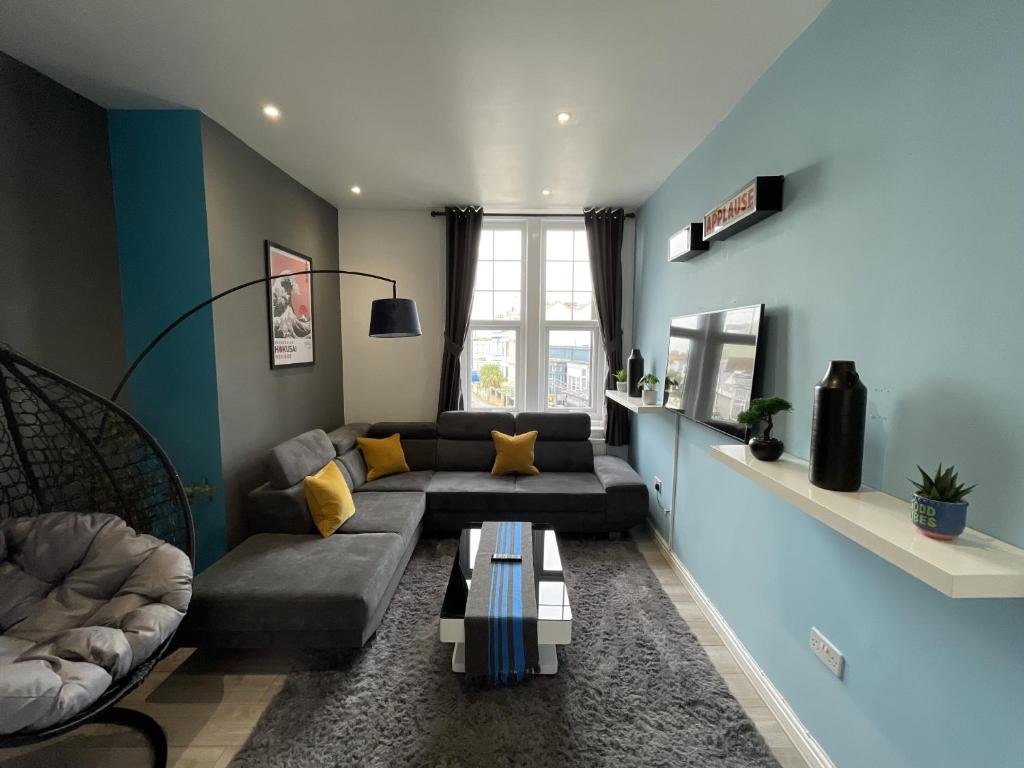 Modern Sea View Apartment, Margate