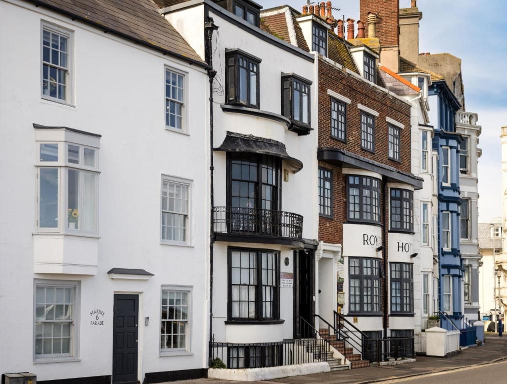 Promenade View - seafront hideaway, Eastbourne