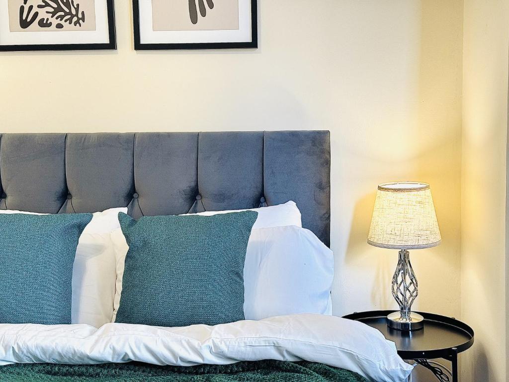 Falcon - 2 Bedroom Ground floor flat in Central London, Londýn