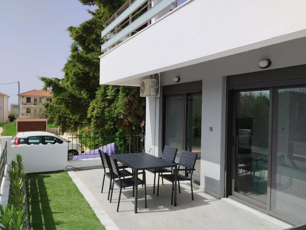 Renata apartment, Nikiti