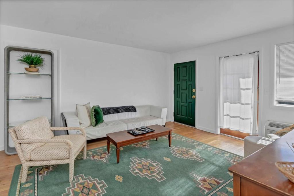 The Botanical Suite, Columbia