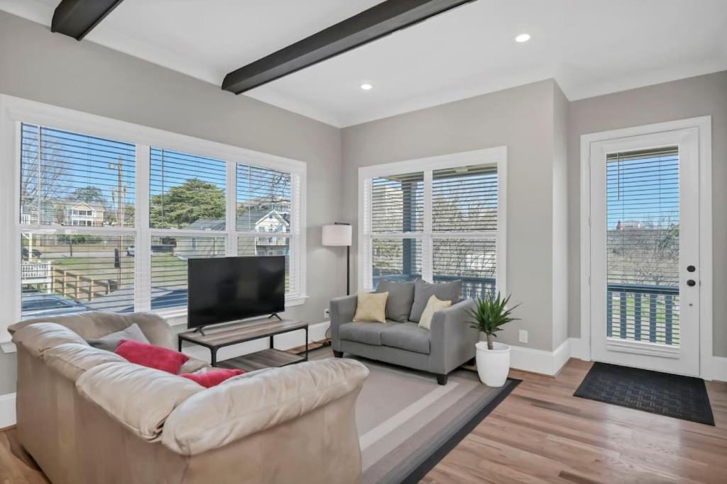 The Graveyard - Downtown, Columbia