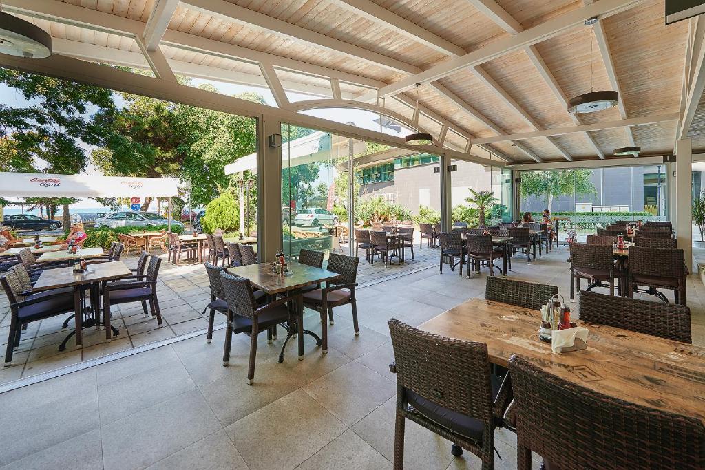 Paradise Hotel & Relax Center — Restauracje i bary in Pomorie, Region Burgas