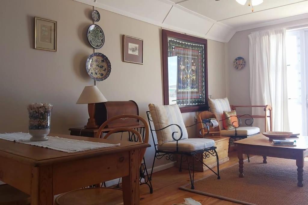 Whales, Waves and Walks - Beach Cottage, De Kelders