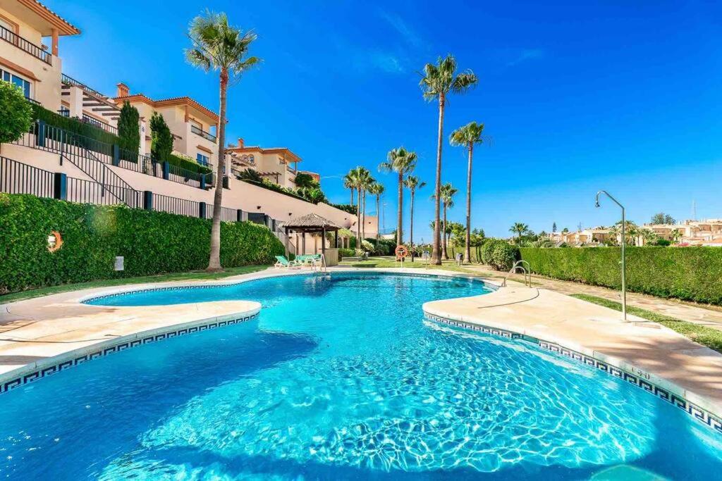 4 Bed detached villa close to golf & beach with shared pool. - 1