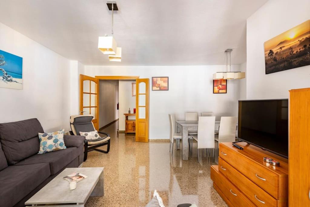 Amplio piso con 4 habitaciones para disfrutar de Málaga con parking gratuito - 2