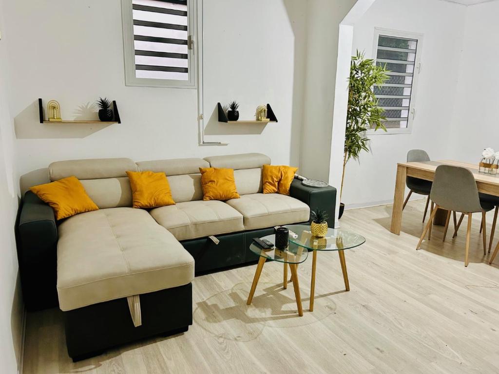 Square Village, Capesterre-Belle-Eau