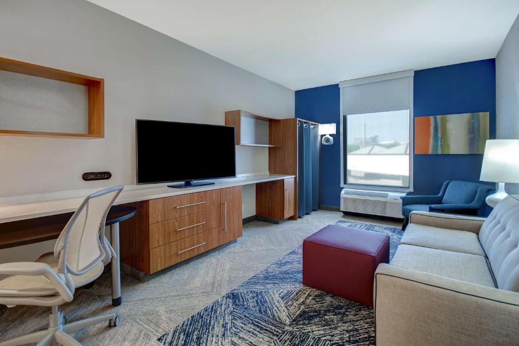 Dallas Home2 Suites by Hilton Dallas Frisco room