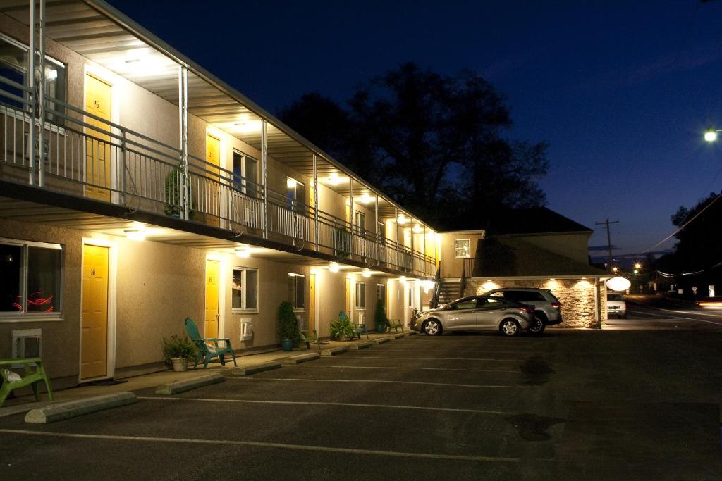 Macaluso's at the Lantern Lodge photo