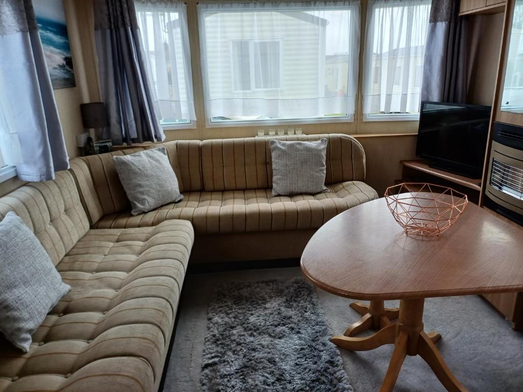 Caravan 20, West Wayland Park, Looe photo 4