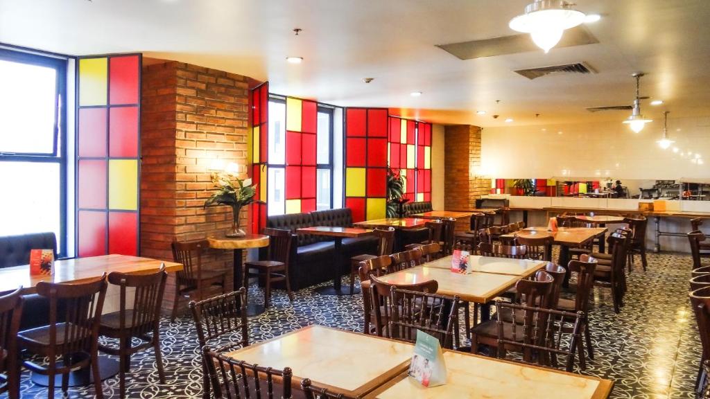 Restaurant, Holiday Inn Mexico Santa Fe By IHG in Mexico City