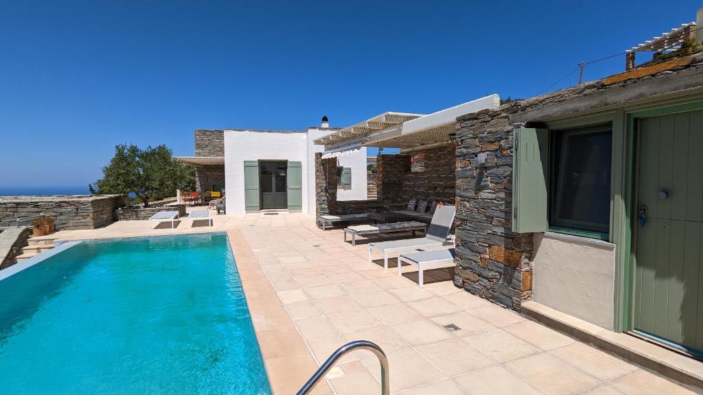 Villa Acorn, Ioulida