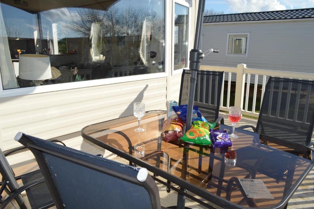 Luxury Hot Tub Caravan, Tattershall Lakes photo 8