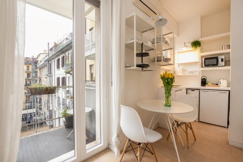 Dateo Studio - New, Top Connections, Milán