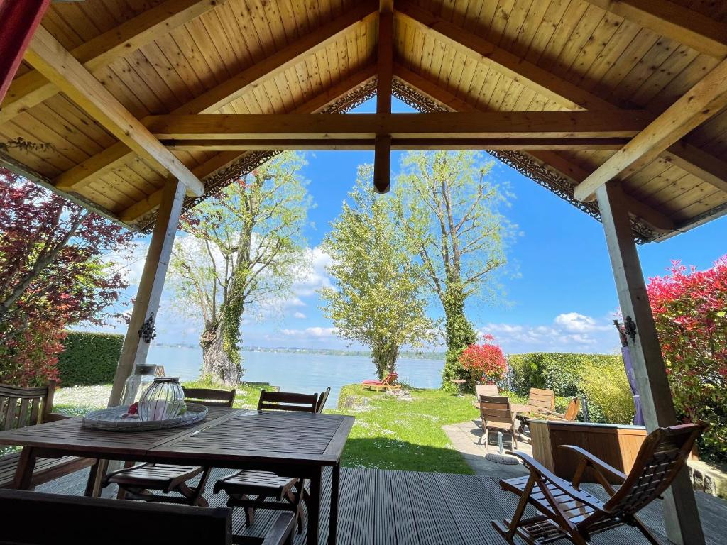 Ferienhäuschen mit privatem Seezugang, Bottighofen