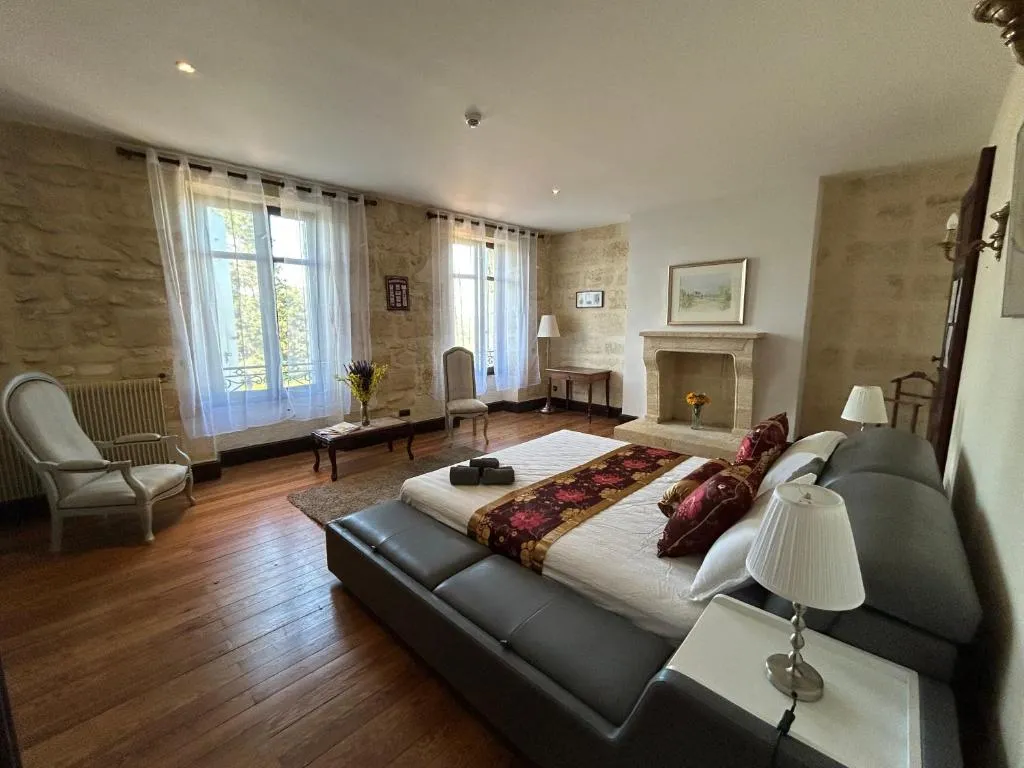 FSP château julie, hotel in Virsac