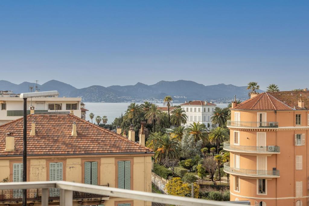 LB Vacation Rentals I High Floor Sea View 2Br Apt with Balcony & Garage - 5