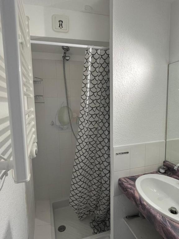 T2 - Les pieds dans le sables en toutes saisons 5 couchages - climatisation - parking privée - piscine - situation optimum et rare - Amoureva - Plage Richelieu- Cap d'Agde - 5