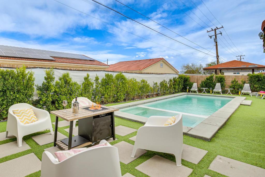 Desert Hot Springs Home with Pool and Gas Grill 전경