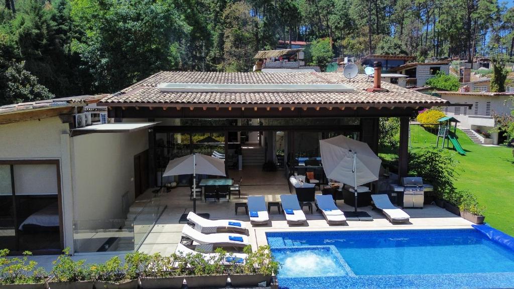 Vista al Nevado: Exceptional Home in Avandaro - 2