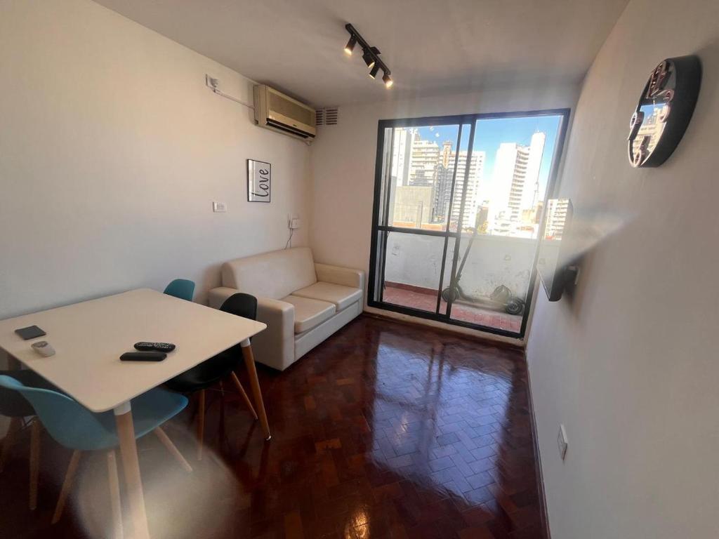 Hermoso departamento 2 dormitorios con cochera - 2
