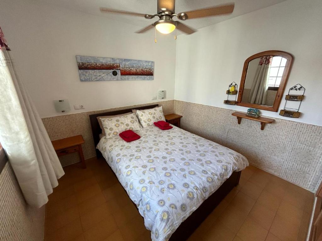 Lovely newly refurbished 1 Bedroom Flat Minutes From Sandy Beach,private terrace - 5