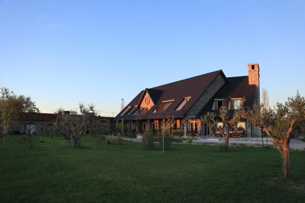 Lahuta e Vjeter Agroturizem, hotel in Laç