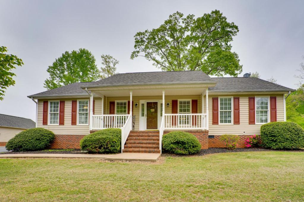 Mineral Getaway with Grill, Fire Pits and Boat Docks!, Mineral