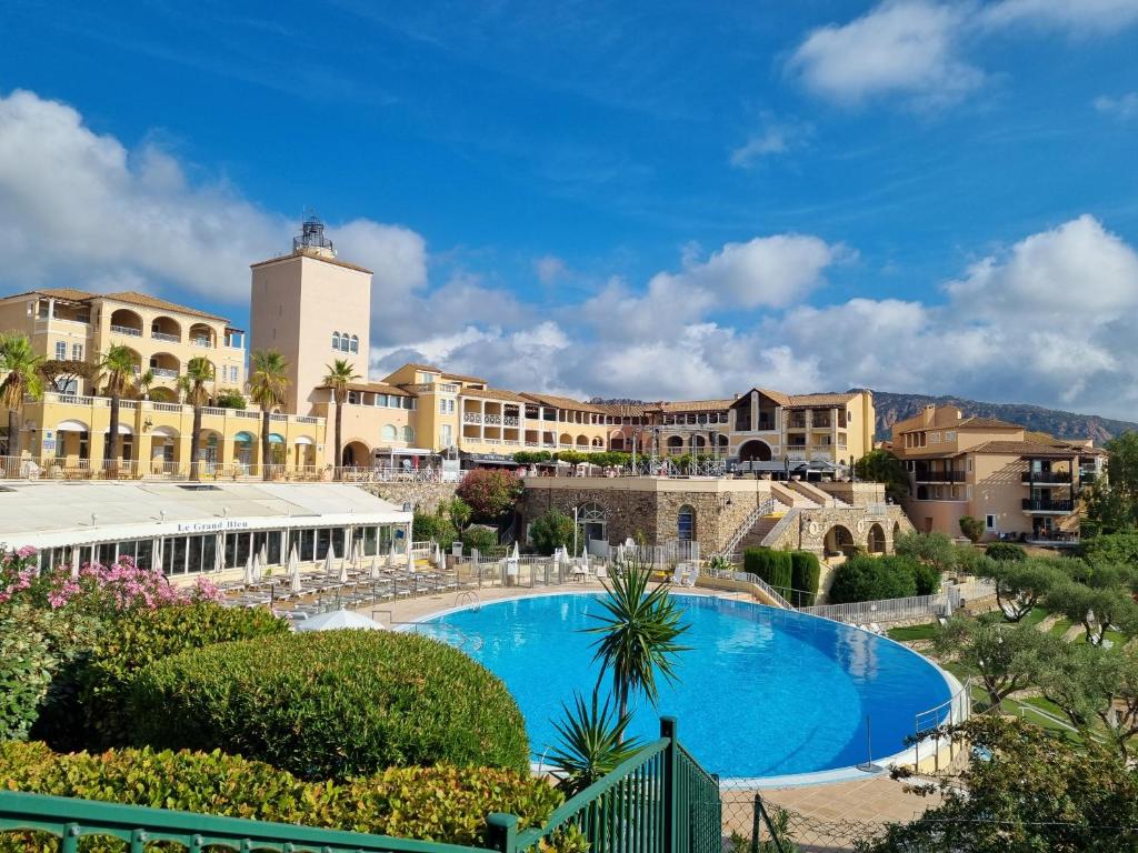 CAP ESTEREL AGAY SAINT RAPHAEL VUE COEUR DU SITE PISCINE GOLF MER Studio 4 personnes chez Magali - 1