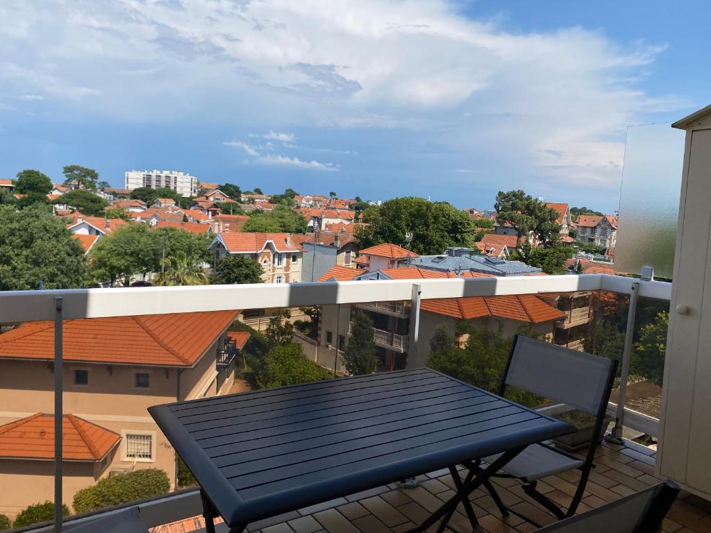 Studio Cabine - Centre Ville, Proche Plage et Casino, Parking Sécurisé, Balcon et Équipements Complets - FR-1-319-495 - 1