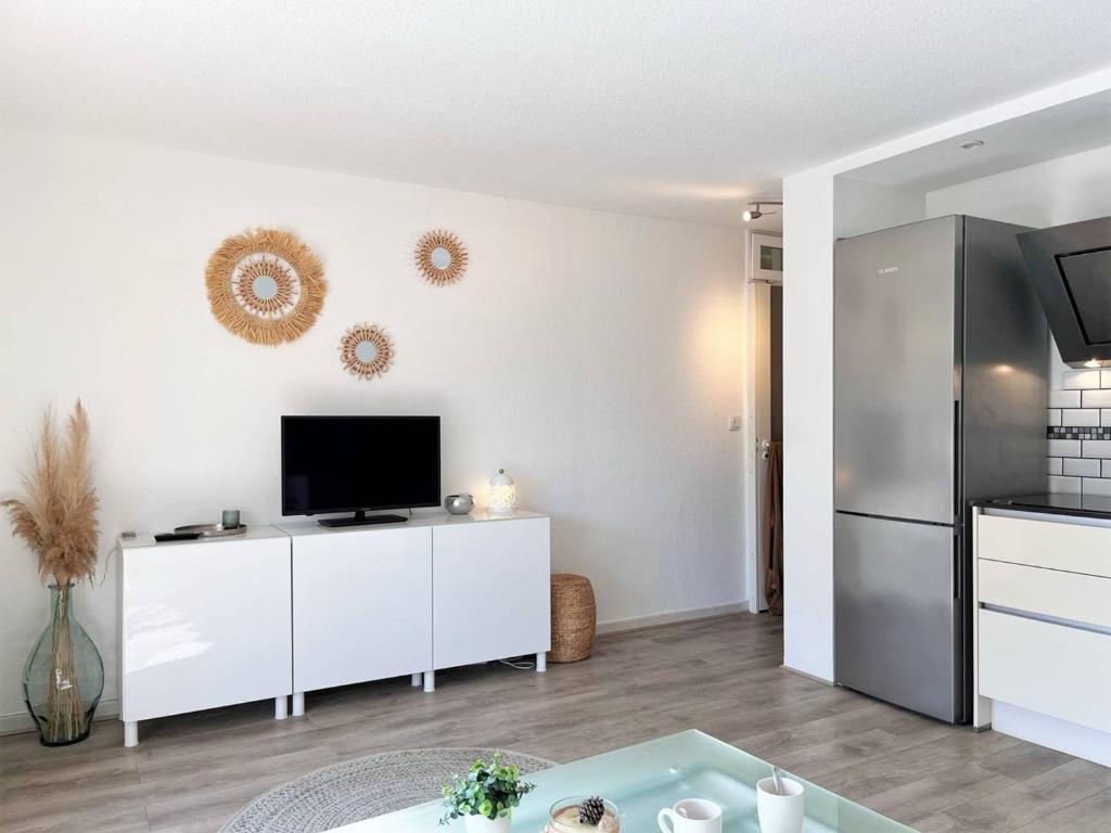 Charmant T2 climatisé avec piscine, terrasse, parking et Wi-Fi - 4 couchages, Le Lavandou - FR-1-251-540 - 2