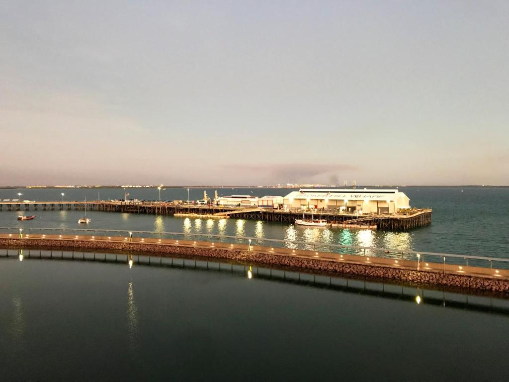 Serenity Short Stays - Sea La Vie - 3brm Penthouse at Darwin Waterfront, Darwin