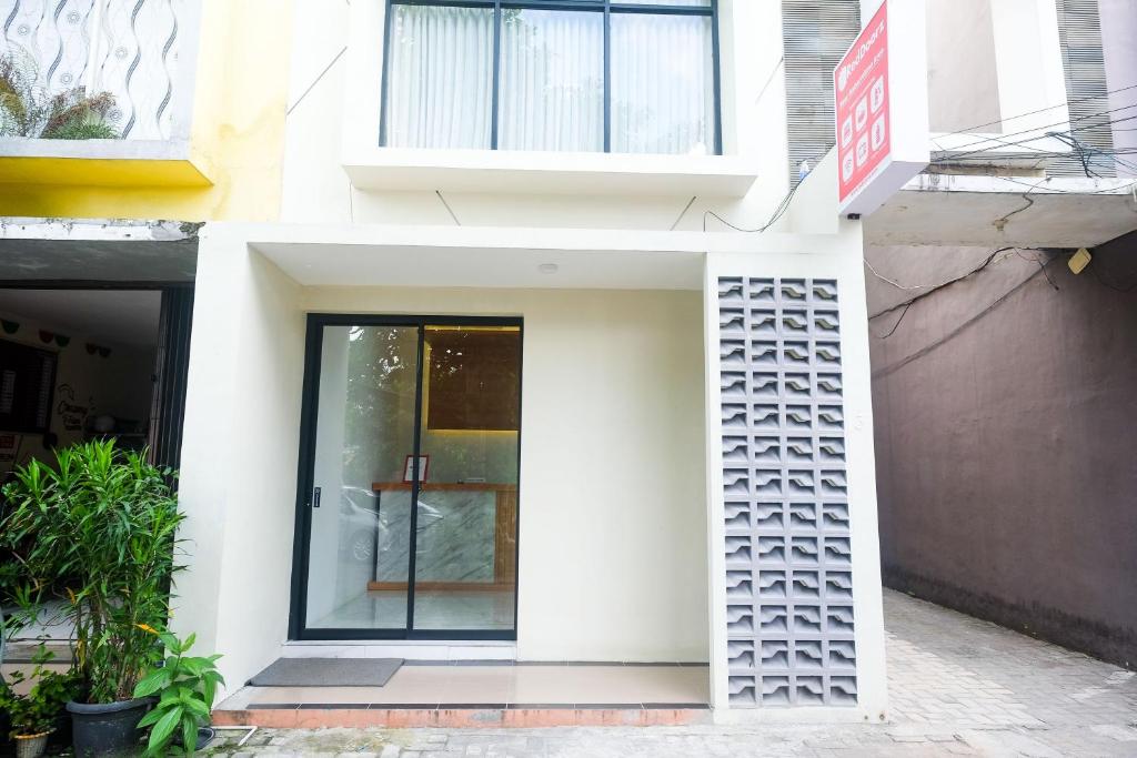 RedDoorz near Ambarrukmo Area