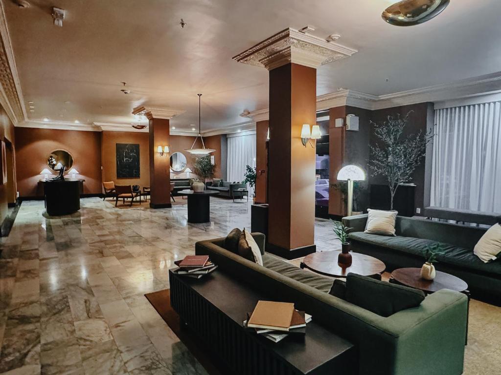 FOUND Hotel Carlton