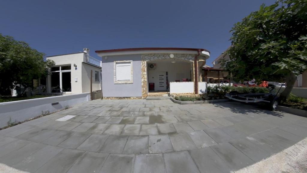 Apartman Sokolović, Vir