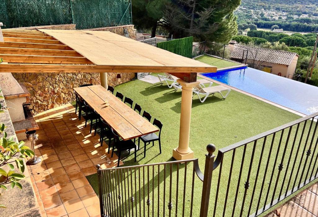 Casa Mas Ambros con piscina desbordante - 2