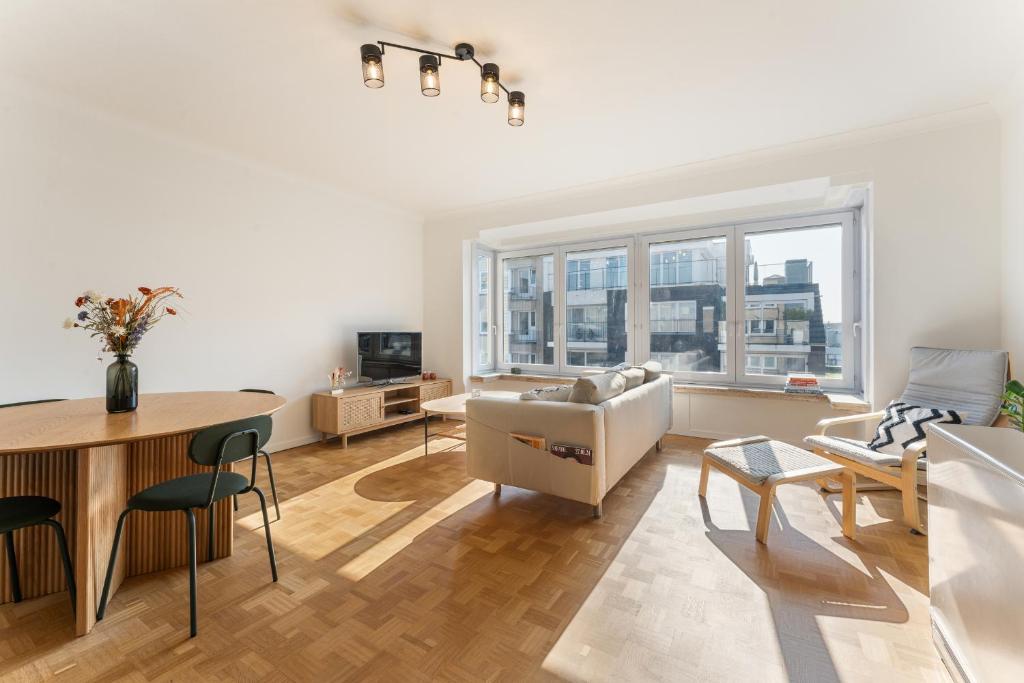 Zonnig, ruim appartement op A+ locatie!, Ostende