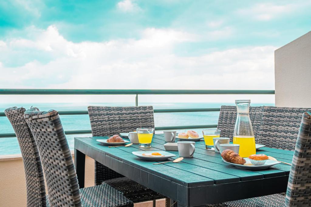 Ocean View Apartment in Caniço de Baixo, Funchal