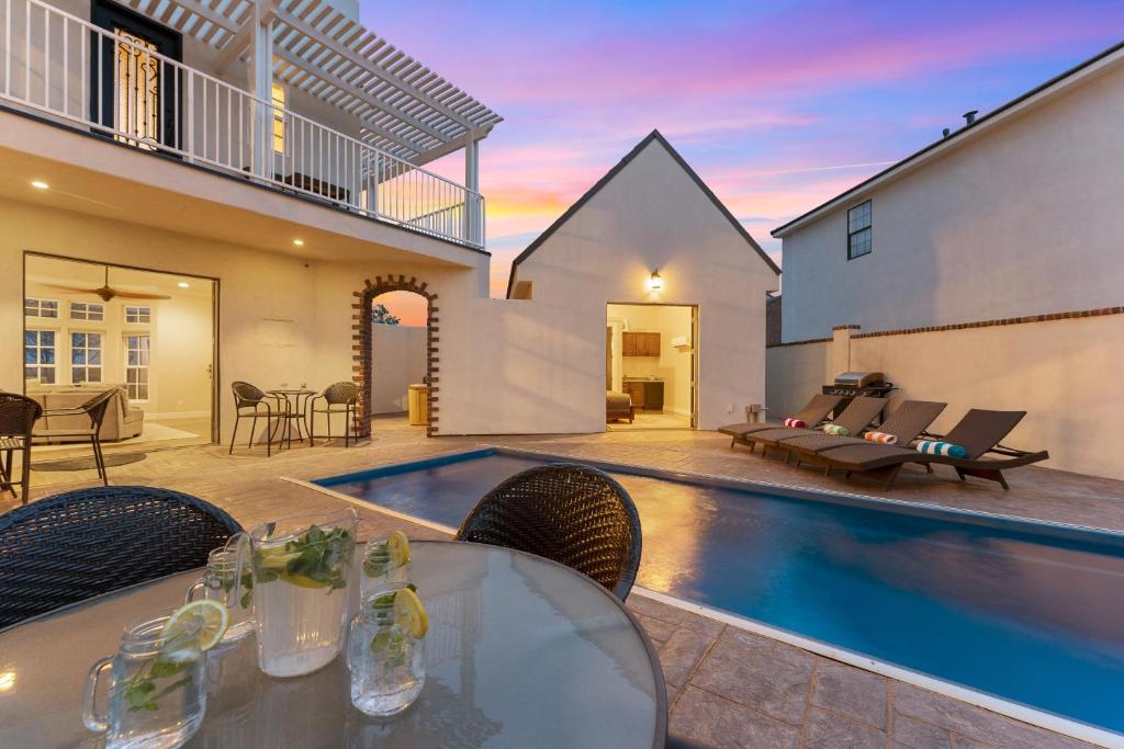 Palazzo #F11 home, Hurricane