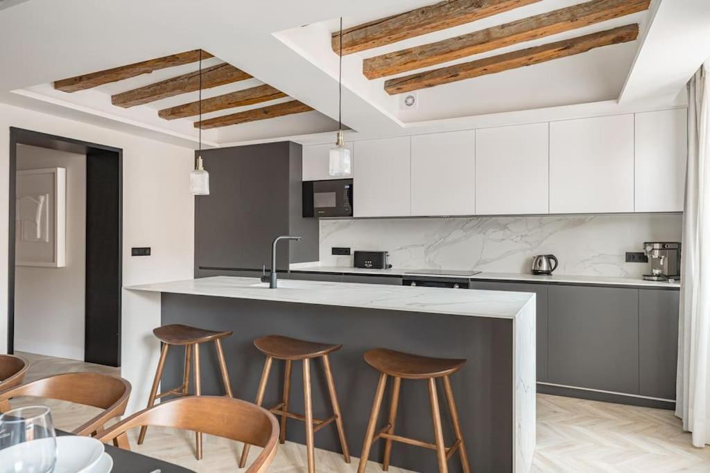 Location, Luxury & Style Best 4Bed in Madrid - 4
