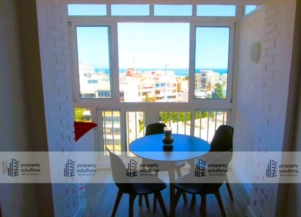 714 Iris Apartamento - Vista al mar - Cerca de tren, restaurantes, tiendas - PLAYA A 10 MIN CAMINANDO, Benalmádena