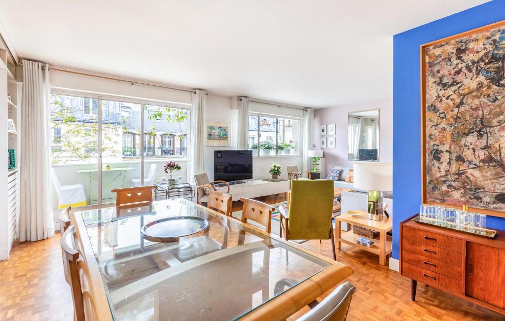 Awesome Apartment In Paris With Wifi - 3