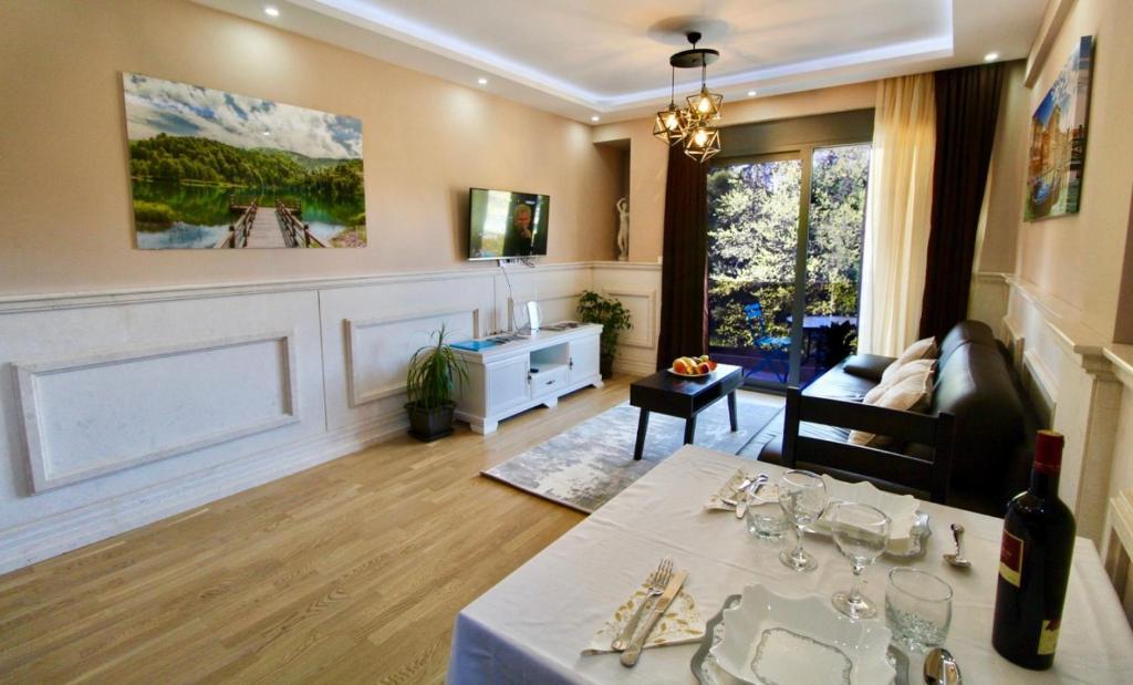 Central Park Apartment - 1