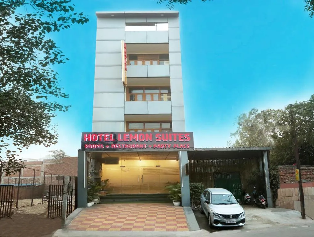 Hotel Lemon Suites & Banquet Noida Sector 62，位于诺伊达的酒店