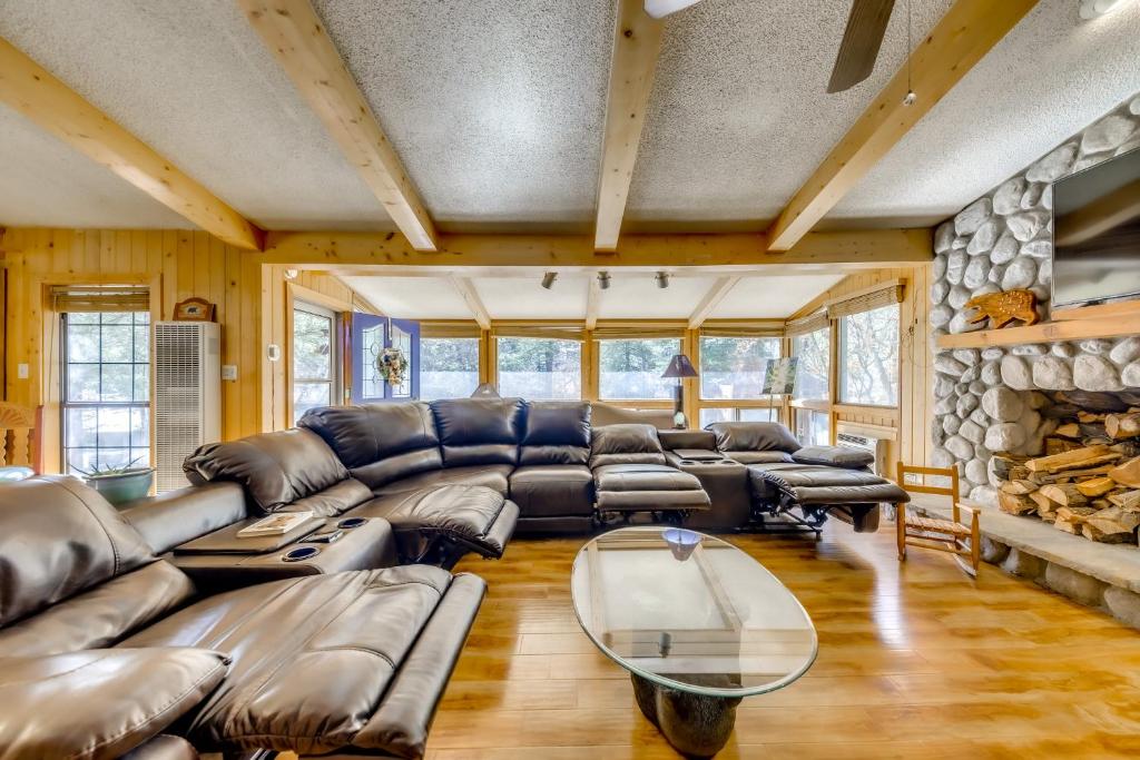 Ruidoso Cabin in the Mtns River and Forest Views!, Ruidoso