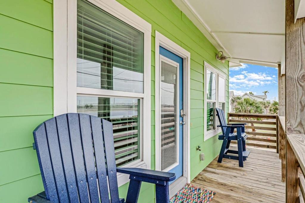 Stairway to Seven Private Pool Hammocks Patio, Port Aransas