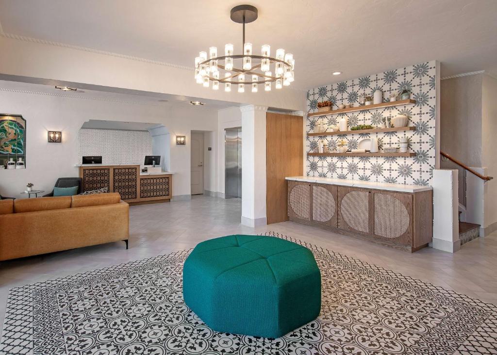 ホテル バージニア サンタバーバラ タペストリー コレクション バイ ヒルトン (Hotel Virginia Santa Barbara, Tapestry Collection by Hilton) フロント・ロビー